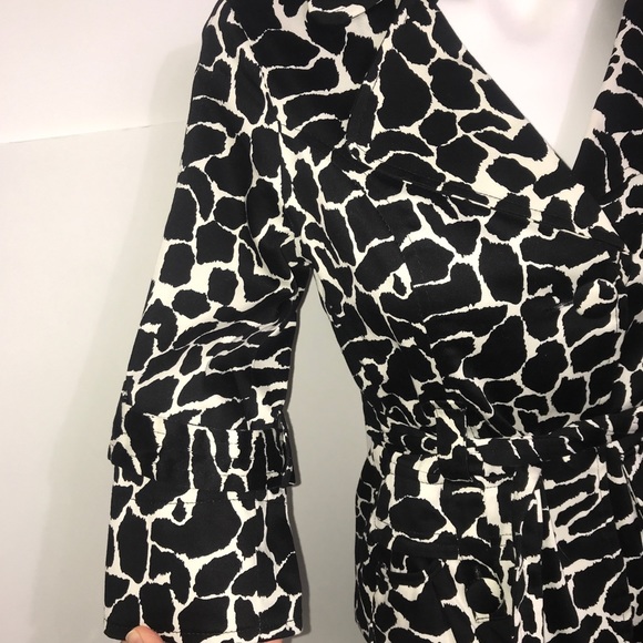 Talie Classic B&W Animal Print Padded BeltedBlazer - Picture 4 of 10